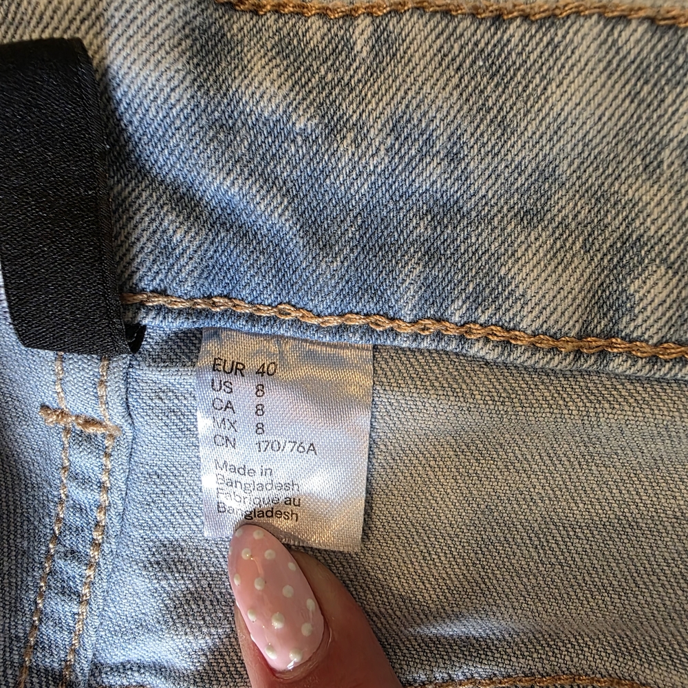 H&M Light Blue Cropped Jeans